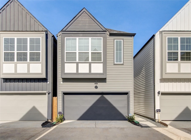 view of front facade with a garage