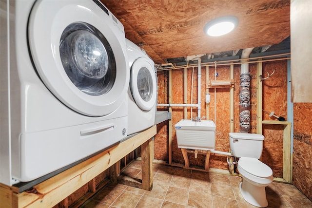 washroom with sink and washer and dryer