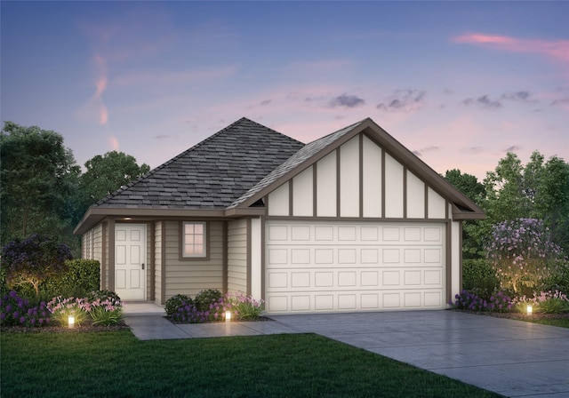 view of front facade featuring a garage and a lawn