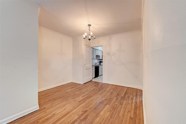 unfurnished room featuring ornamental molding, light hardwood / wood-style floors, and a notable chandelier