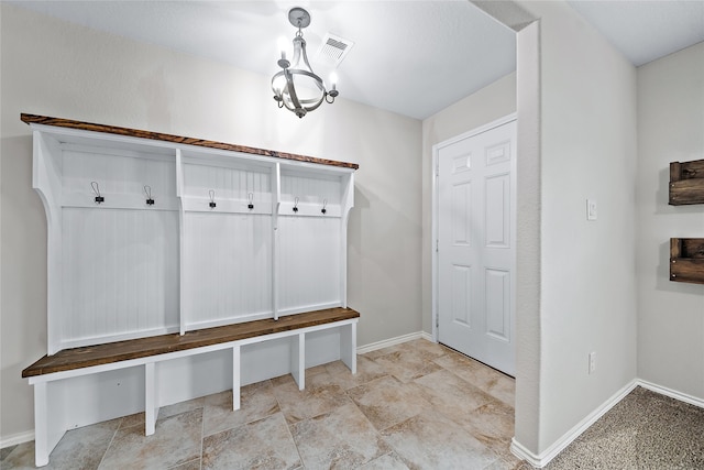 mudroom featuring an inviting chandelier