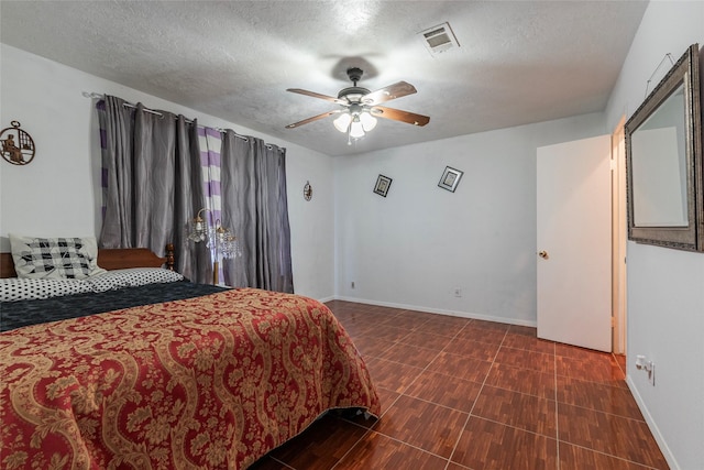 bedroom featuring ceiling fan and a textured ceiling