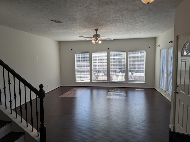 foyer entrance featuring ceiling fan and a textured ceiling