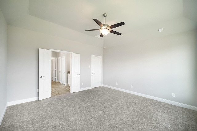 unfurnished bedroom featuring a ceiling fan, baseboards, and carpet flooring