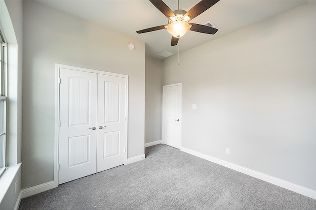 unfurnished bedroom with carpet floors, a ceiling fan, baseboards, and a closet