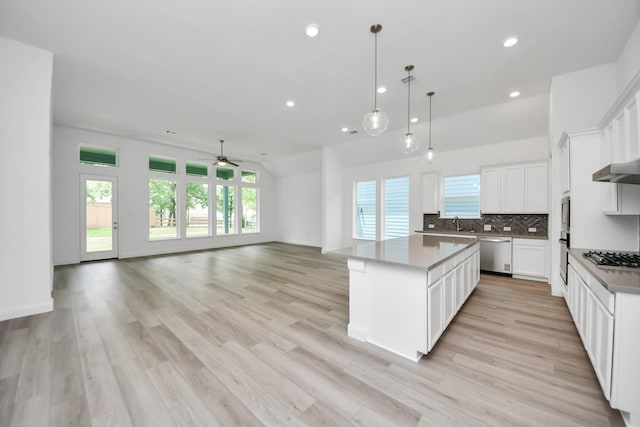 17733 Gold Saddle Ln, Magnolia, TX 77354 - kitchen featuring ceiling fan, stainless steel appliances, a center island, and recessed lighting