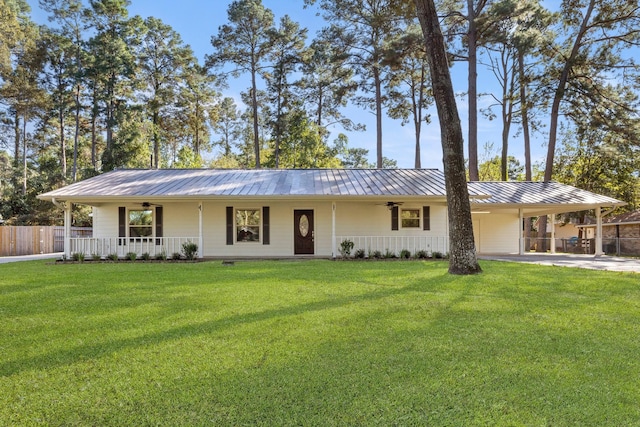 single story home featuring covered porch, a carport, a front lawn, and ceiling fan