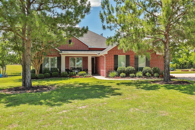 view of front facade with a front lawn