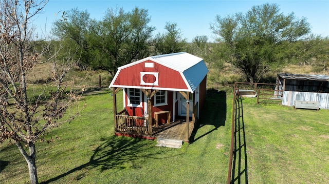 view of outdoor structure with a yard