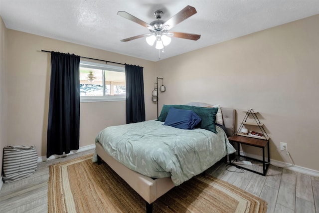 bedroom with ceiling fan