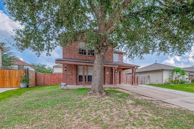 view of front of house featuring a front lawn