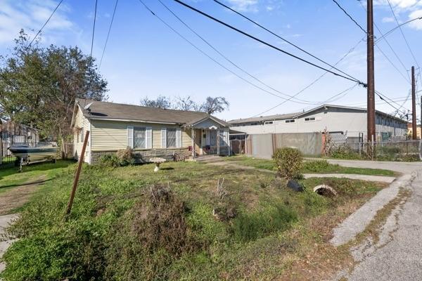 view of single story home