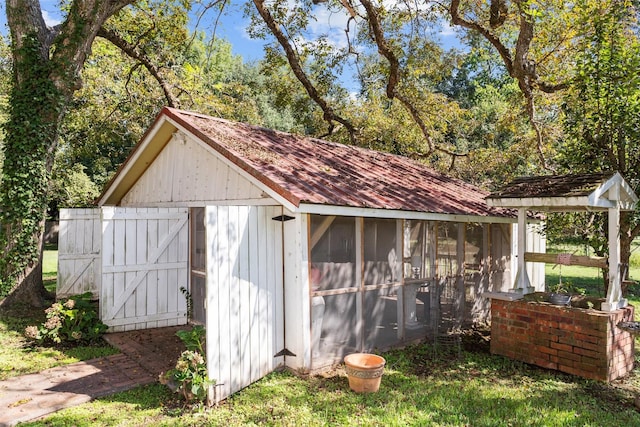 view of outbuilding