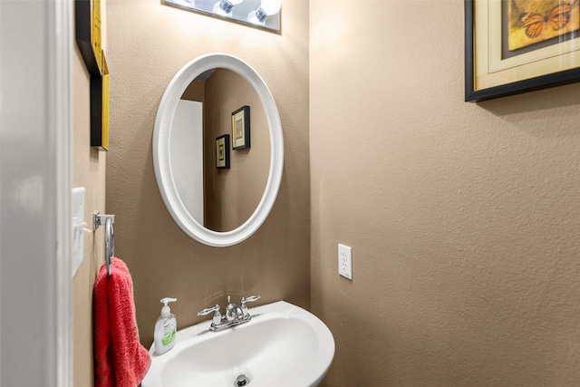 bathroom featuring sink