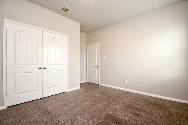 unfurnished bedroom featuring carpet flooring and a closet