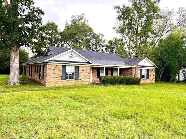 single story home with a front yard