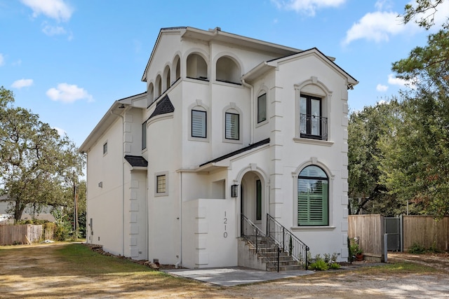 view of mediterranean / spanish-style house