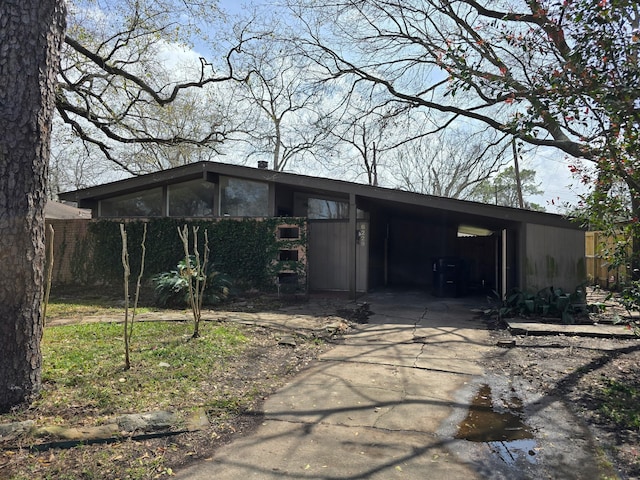 view of front facade with driveway and an attached carport