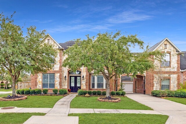 view of front of property with a front lawn