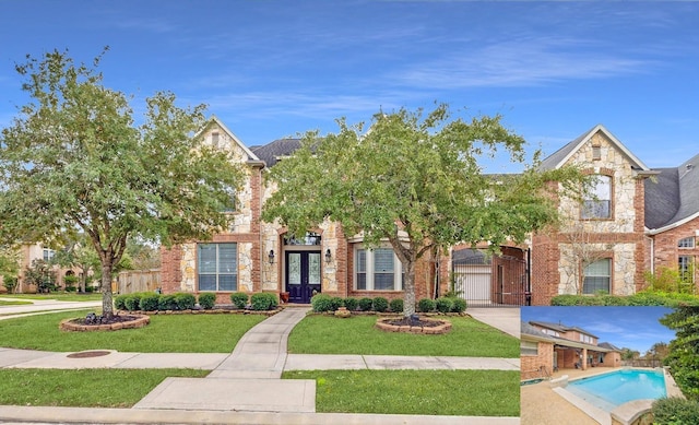 view of front of house featuring a front yard