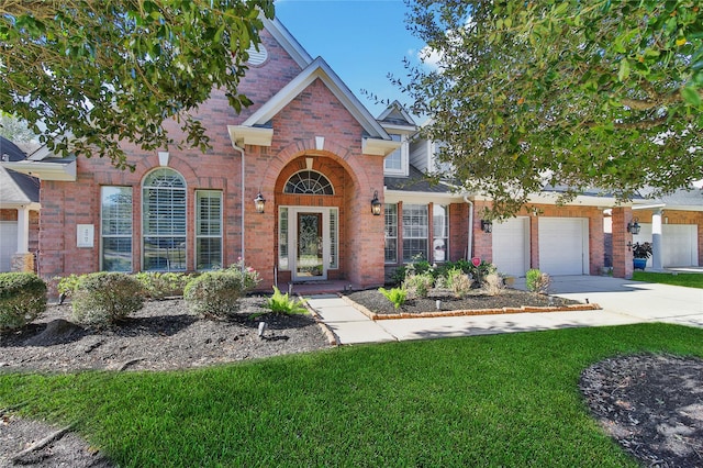 view of front facade featuring a garage and a front yard