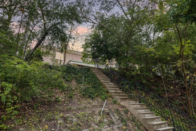 view of yard at dusk