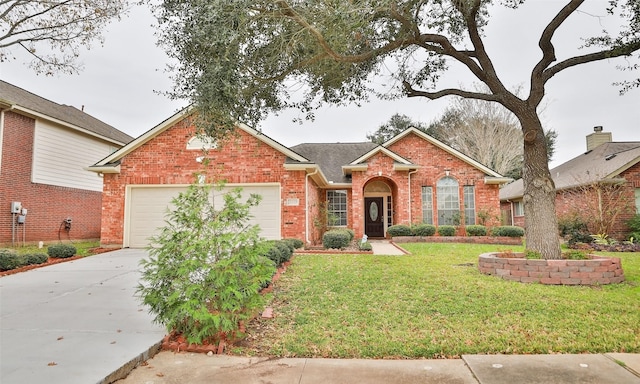 view of front of house featuring a front lawn and a garage