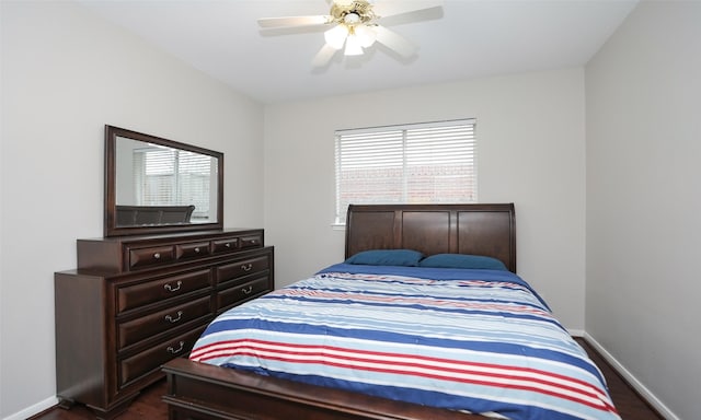 bedroom with ceiling fan