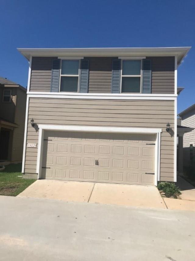 view of front facade featuring a garage