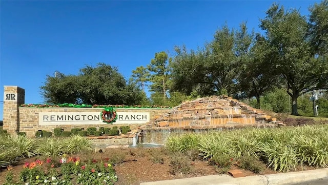 view of community / neighborhood sign