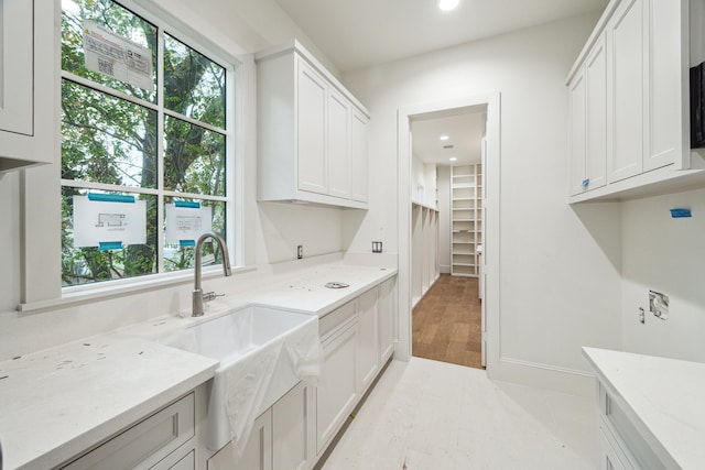 washroom featuring sink