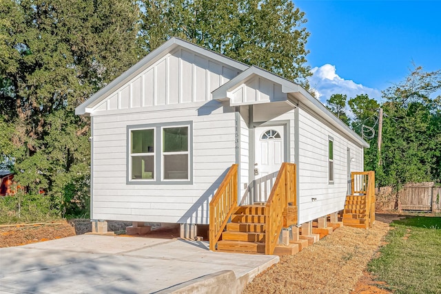 view of front of home featuring a patio