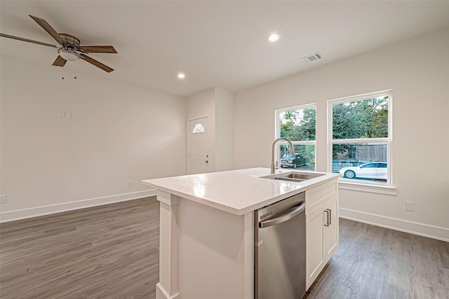 kitchen with dishwasher, a kitchen island with sink, white cabinets, sink, and ceiling fan