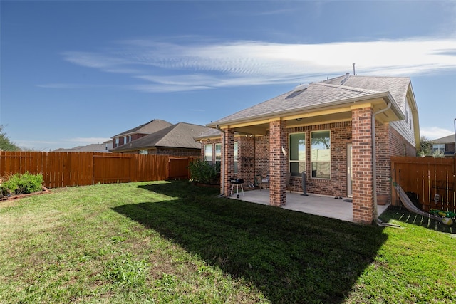 view of yard featuring a patio area