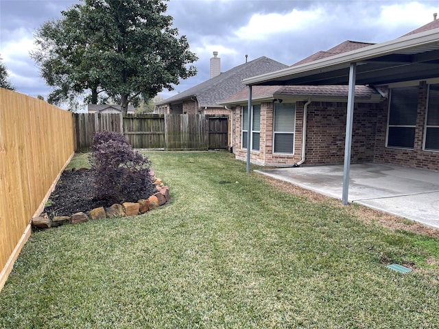 view of yard featuring a patio