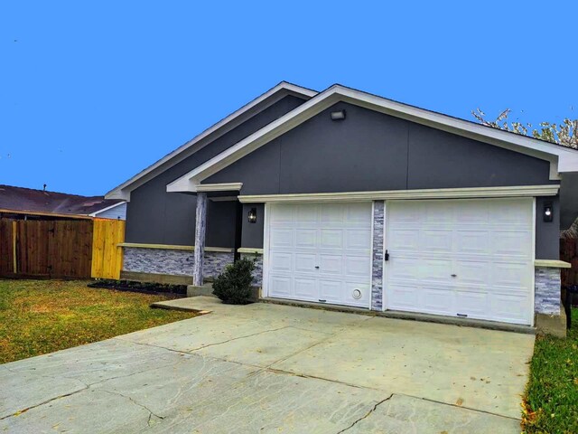 view of front facade featuring a garage