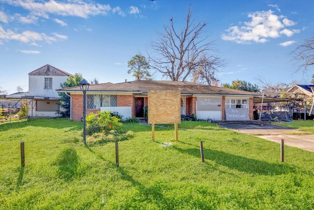 ranch-style home with a front yard