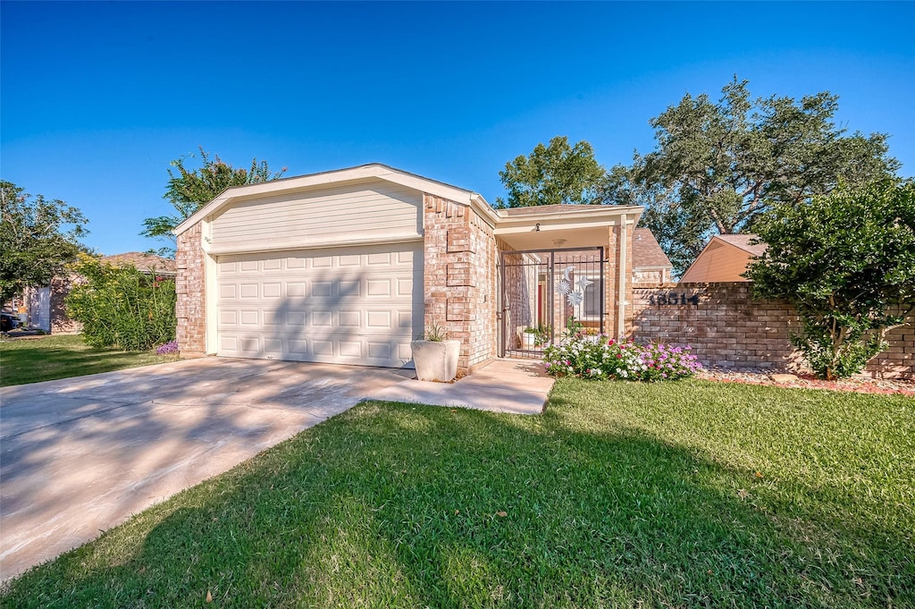 ranch-style home featuring a front lawn and a garage