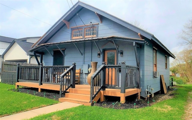 view of front of home featuring a front yard