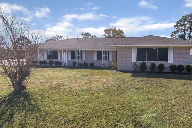 ranch-style home featuring a front yard