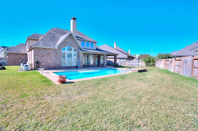 view of swimming pool with a yard