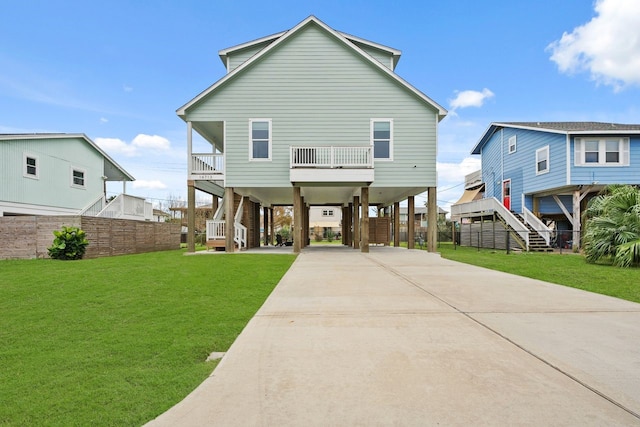 view of front of home featuring a front yard and a carport