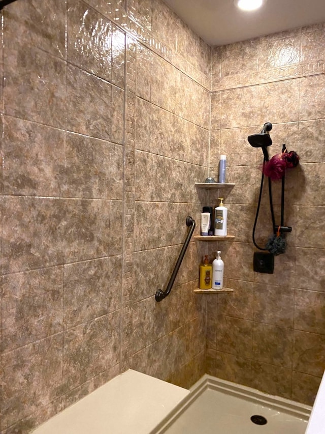 bathroom with a tile shower