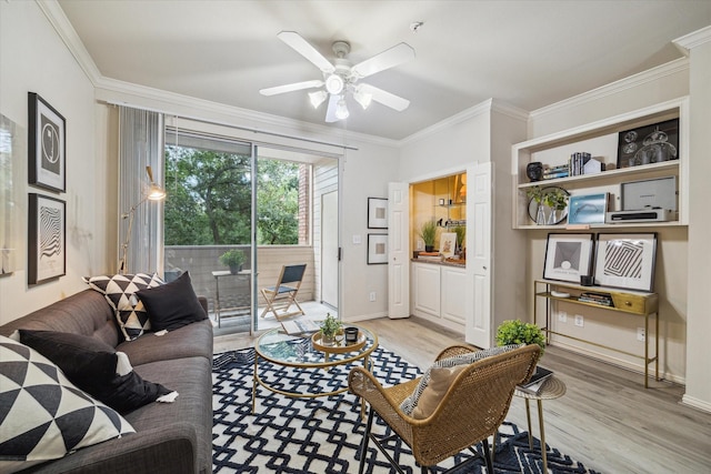 living room featuring ceiling fan, light hardwood / wood-style floors, and crown molding