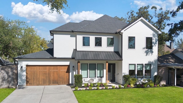 view of front of house featuring a front lawn