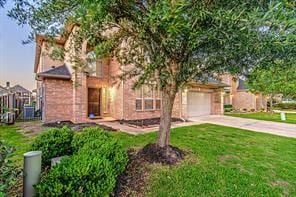 view of front of property featuring a front yard and a garage