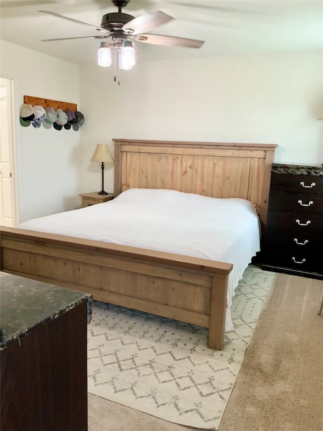 bedroom with ceiling fan