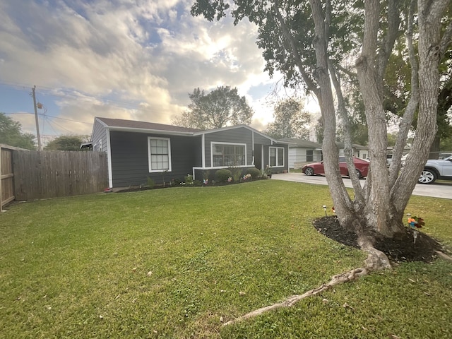 single story home featuring a front yard