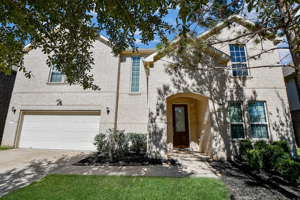 view of front of property featuring a garage