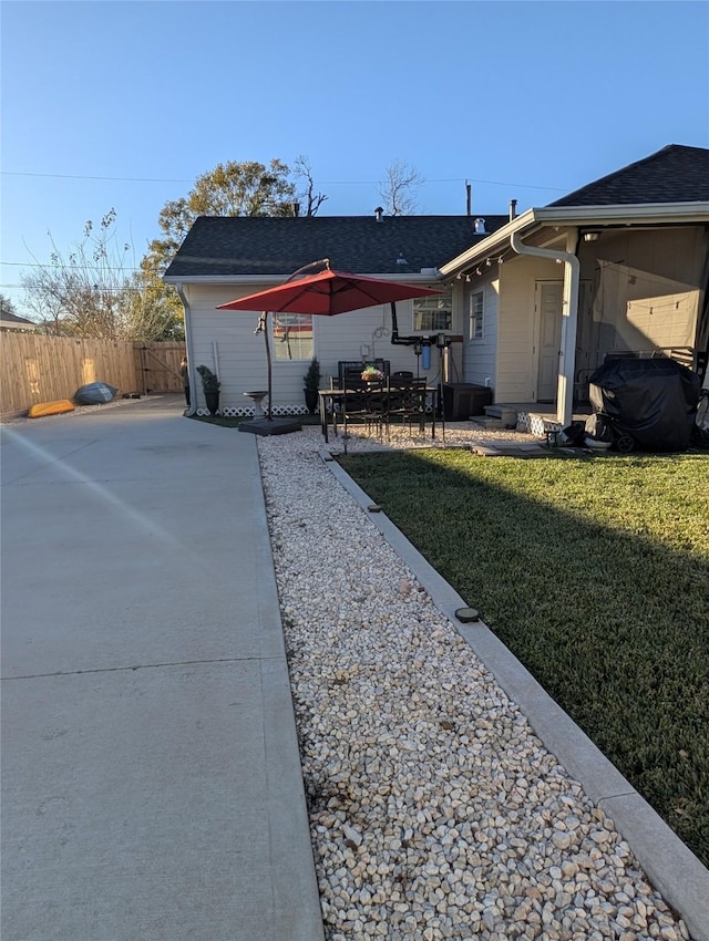 view of front of house with a patio and a front yard